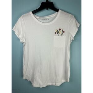 Abercrombie & Fitch Women's floral embroidered pocket white t-shirt spring  Med.